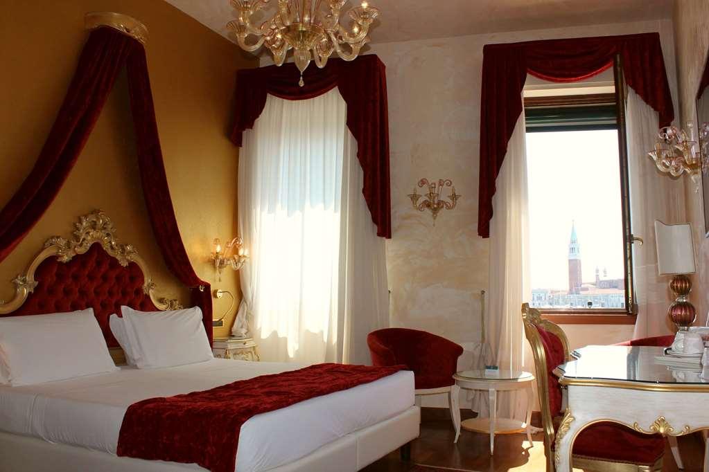 Savoia & Jolanda Hotel Venice Room photo